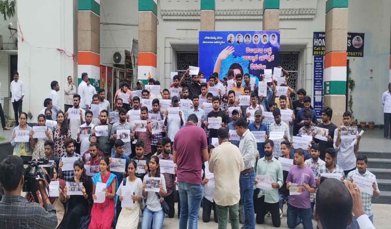 Hyderabad: AEE job aspirants stage protest at Gandhi Bhavan, demand final selection list