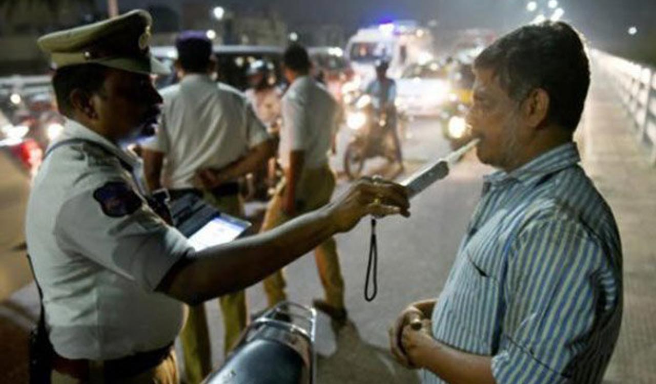 Hyderabad: Motorist runs off with breathalyzer during police check