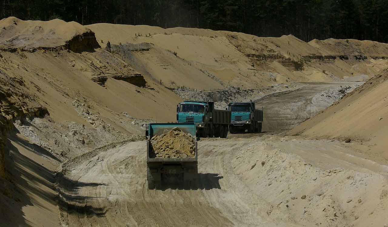 Illegal sand quarrying, transportation goes unchecked in Telangana