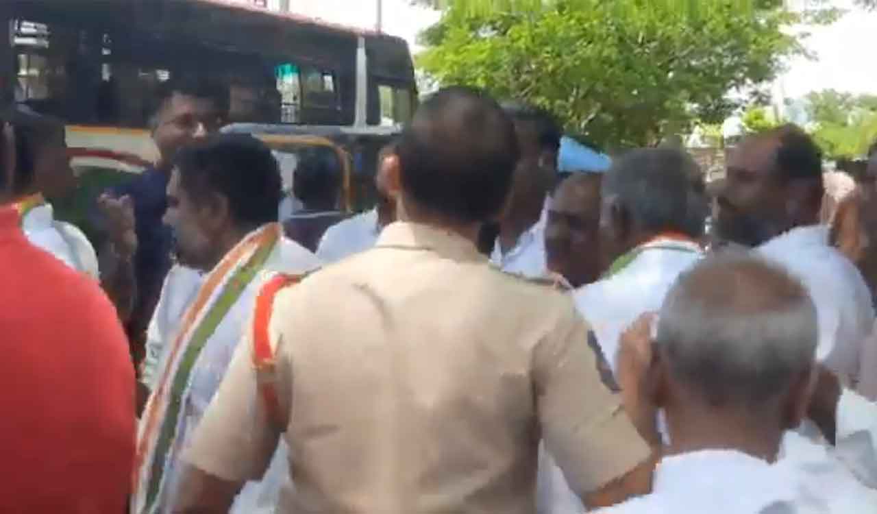 Karimnagar: Police lathi-charge Congress activists at Chelpur