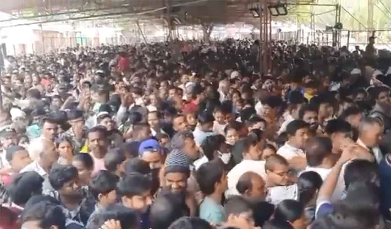 Elderly man collapses while standing in ‘fish prasadam’ queue in Hyderabad