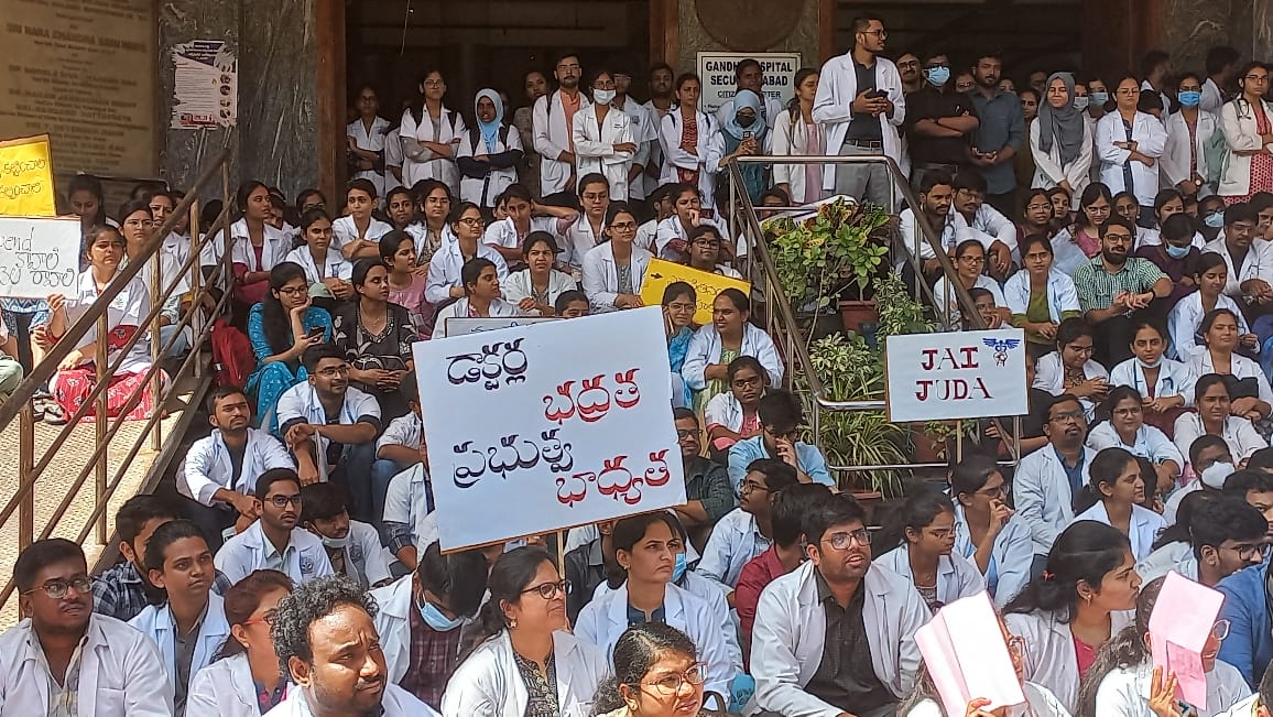 Talks between protesting medicos, Telangana govt fail; strike to ...