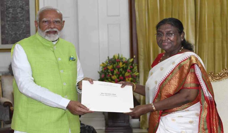 Modi With Murmu