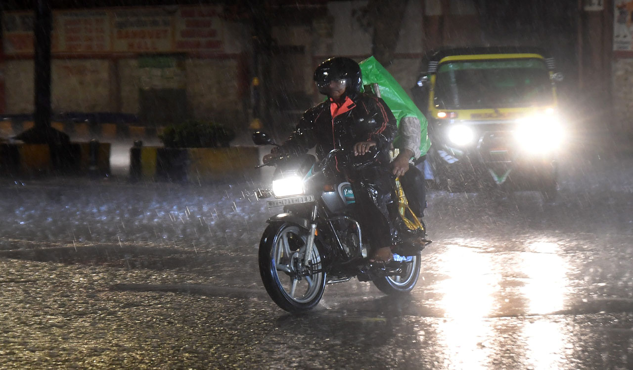 Mumbai comes to standstill as heavy rains lash city
