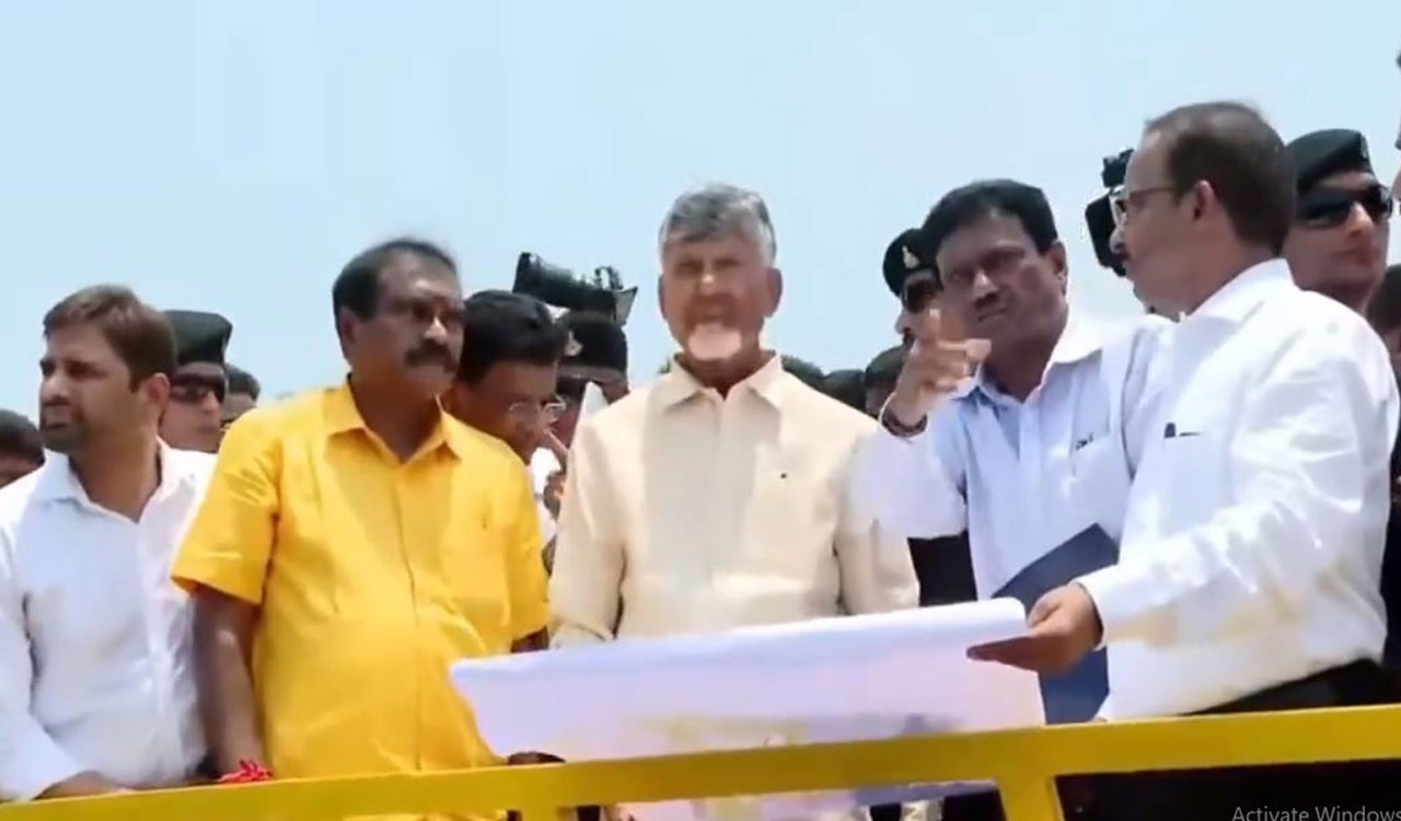 Andhra Pradesh: Naidu visits Polavaram Project, reviews works 