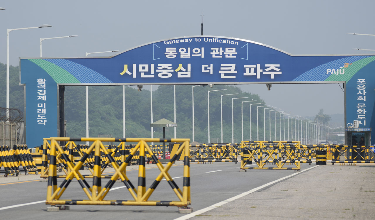 N Korean soldiers briefly cross border, South fires warning shots
