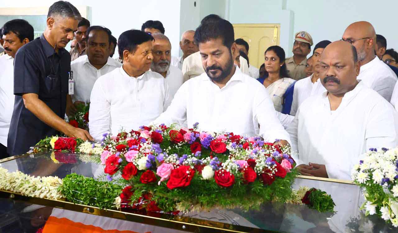 Revanth Reddy pays tributes to D Srinivas