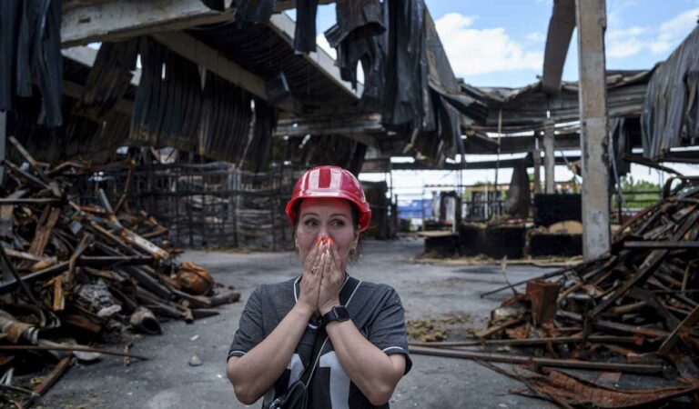 Russia bombs Kharkiv mall