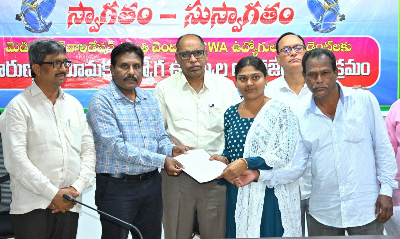 Mancherial: SCCL Srirampur area in-charge hands over appointment order