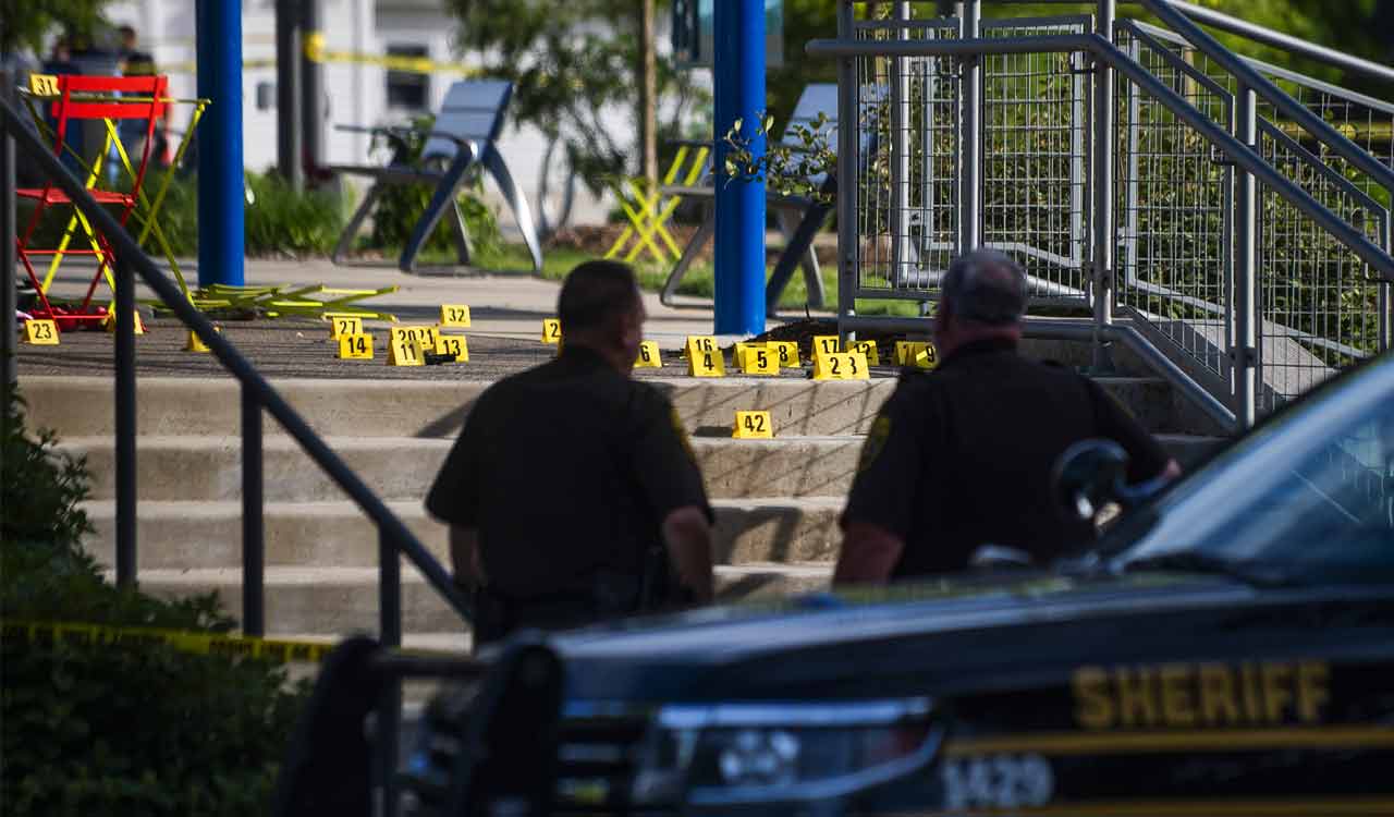 Shooting at Detroit suburb splash pad injures 8, including 2 children