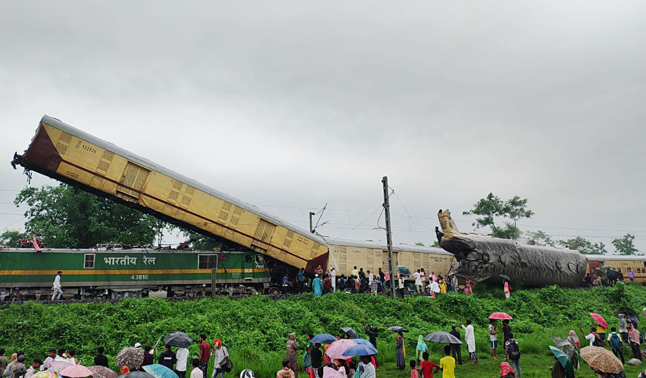 15 dead, 60 injured in West Bengal train collision, toll likely to rise