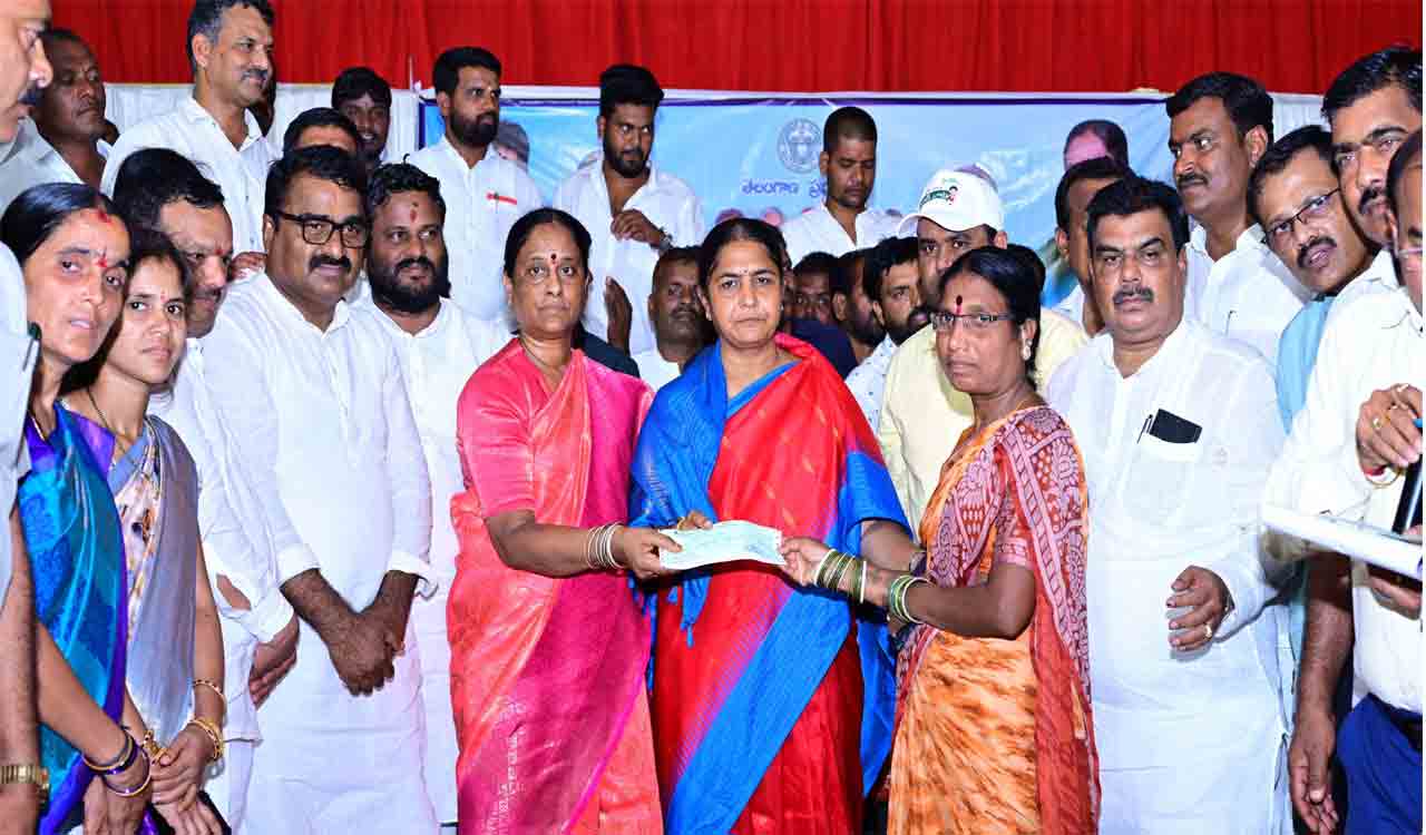 Officials ignore protocol in Medak, BRS cadre protest