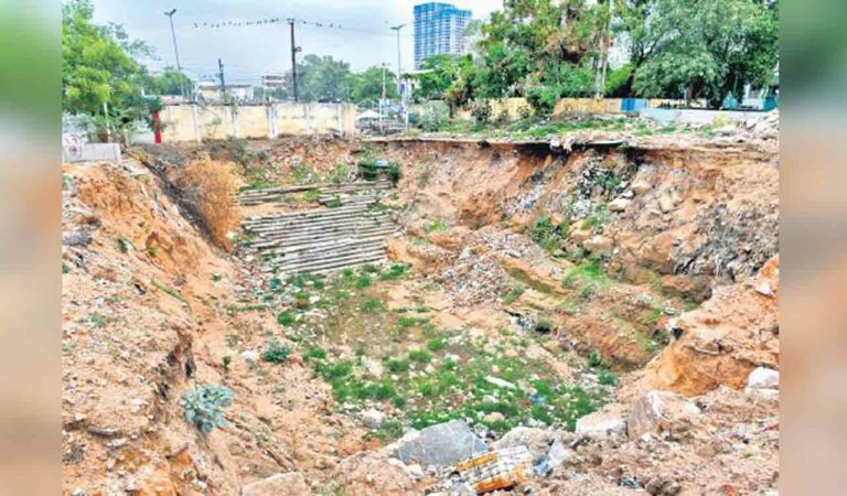 Restored stepwell rots in neglect