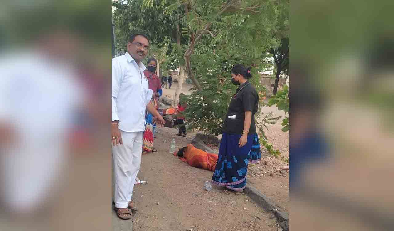 Woman gives birth to baby in Karimnagar bus station