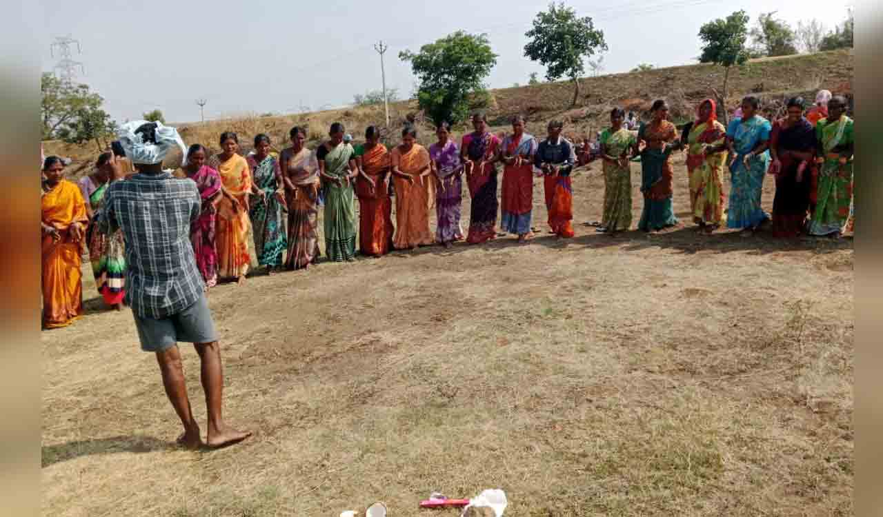 Women play Bathukamma in parched irrigation tank to appease rain gods