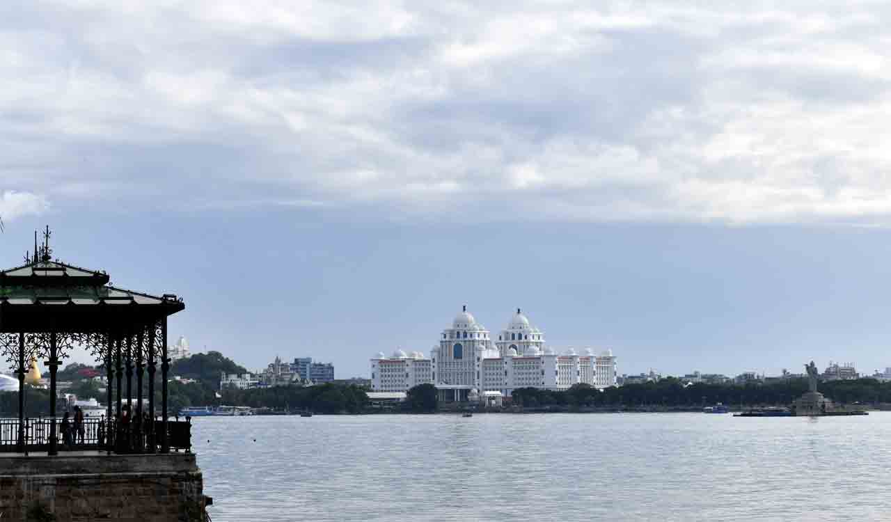 Gloomy weather and scattered rains in Hyderabad