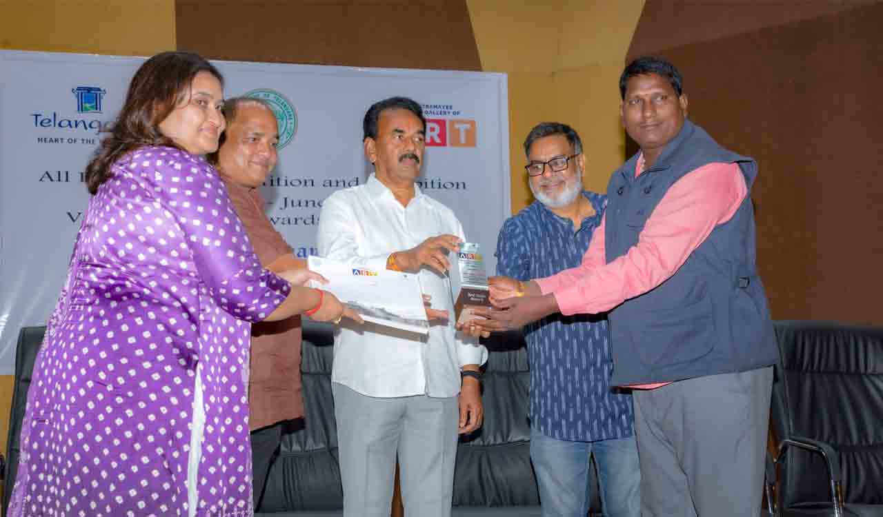 Peddapalli photographer wins third prize in AIACE