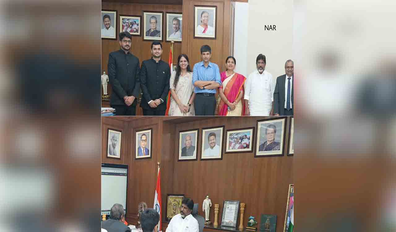 War of words on between BRS, Congress over portraits in Secretariat