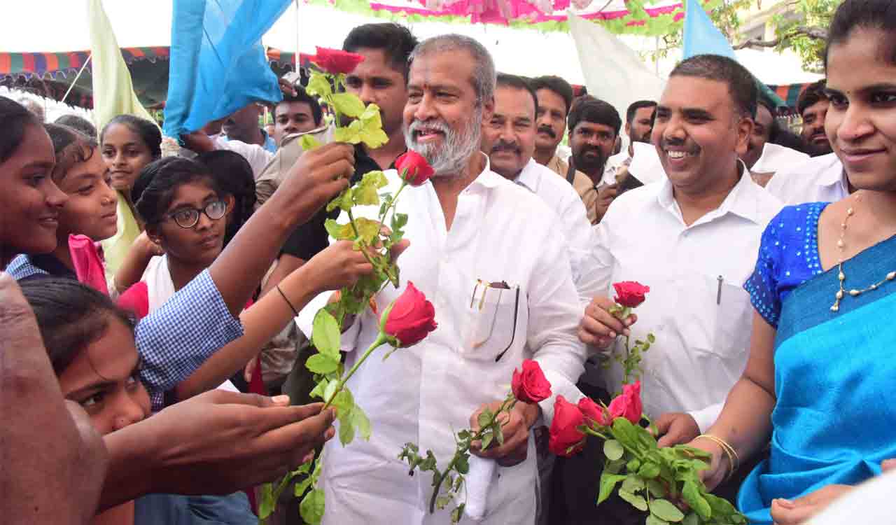 Many going to private school despite Govt schools having facilites: Minister