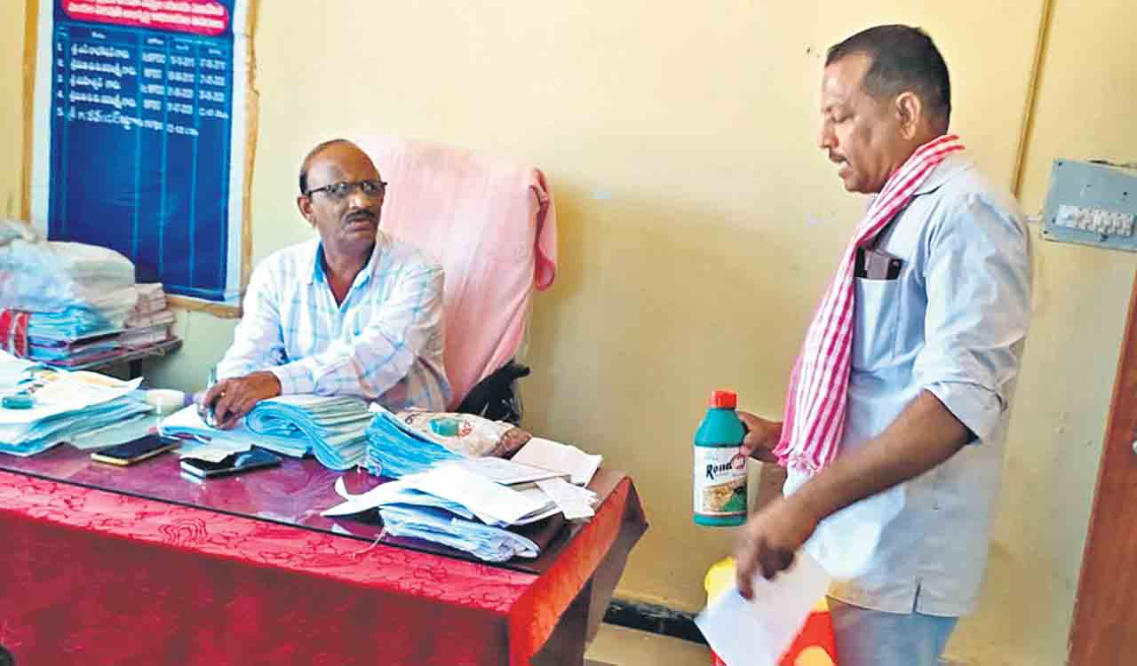 Farmers protest again as official apathy continues in Telangana