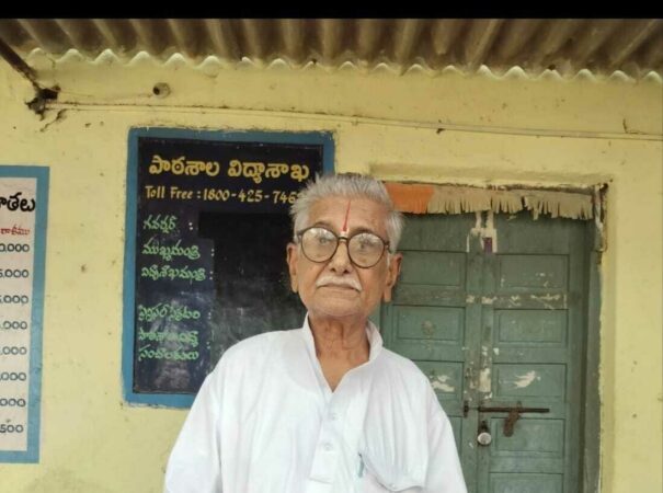 Retired teacher donated Rs 1 lakh to school in Peddapalli