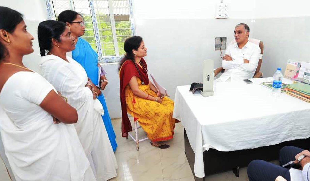 Siddipet: Harish cautions hospital staff on seasonal diseases