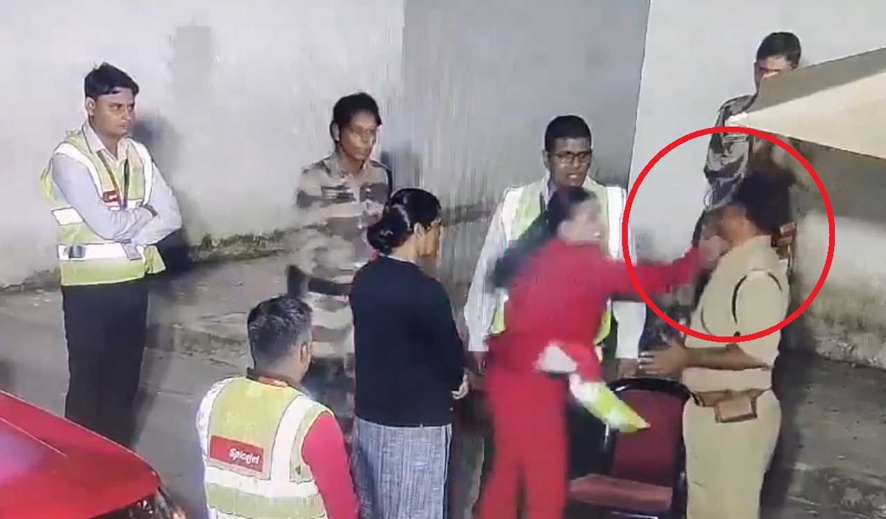 Watch: Airline crew slaps ASI at Jaipur airport