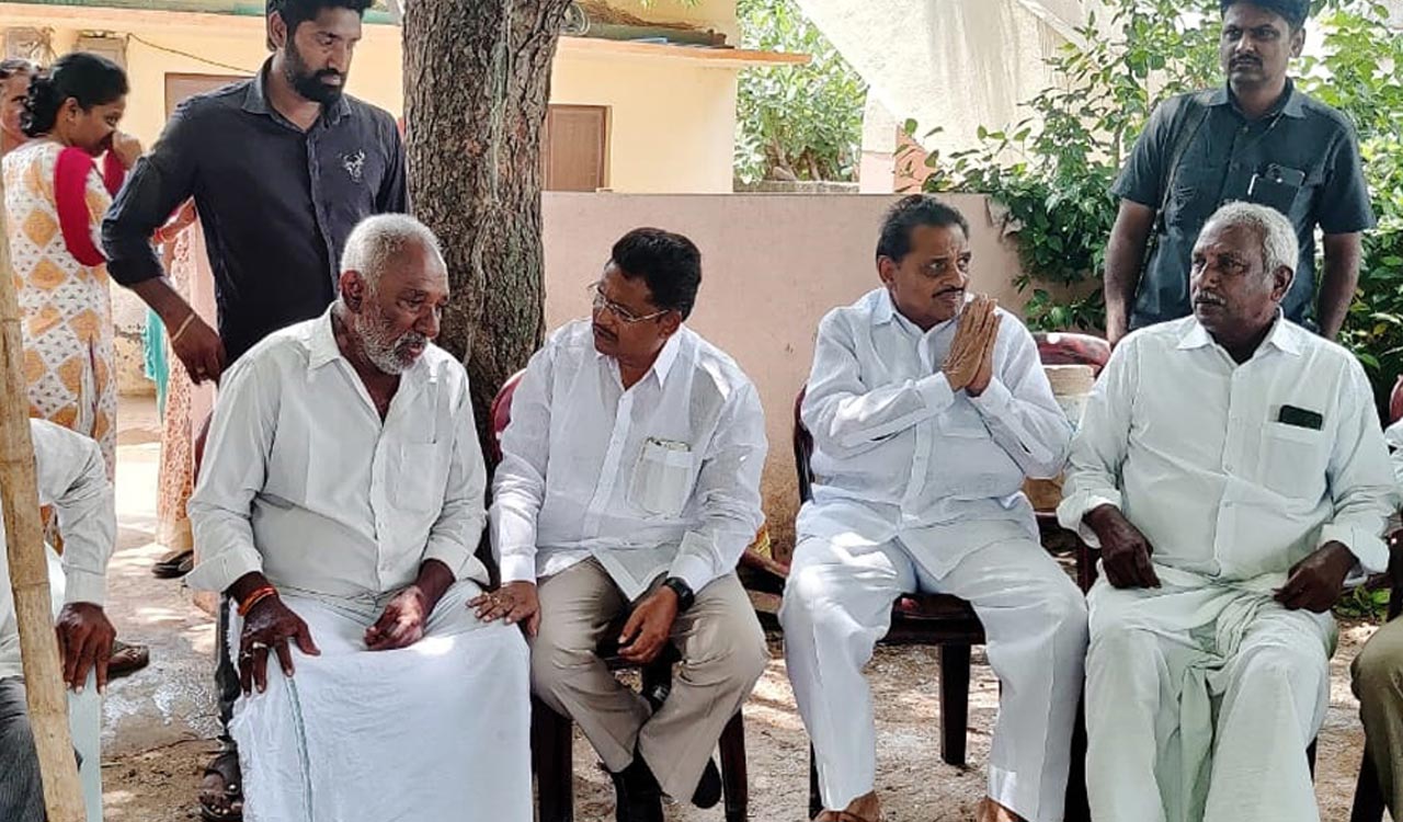 Bhatti breaks silence on Khammam farmer’s suicide; Congress tries to give political colour