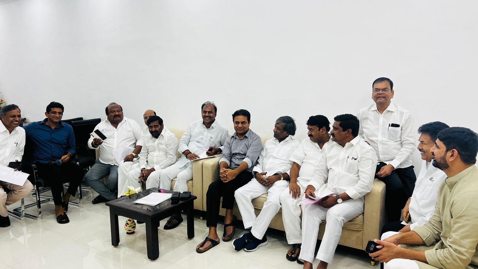 Ghar Wapsi: Gadwal MLA Krishna Mohan Reddy quits Congress, rejoins BRS
