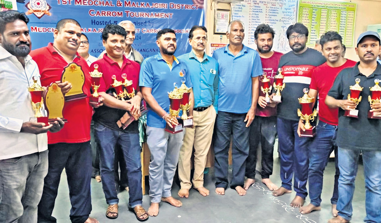 Srinivas bags twin titles in district carrom tournament