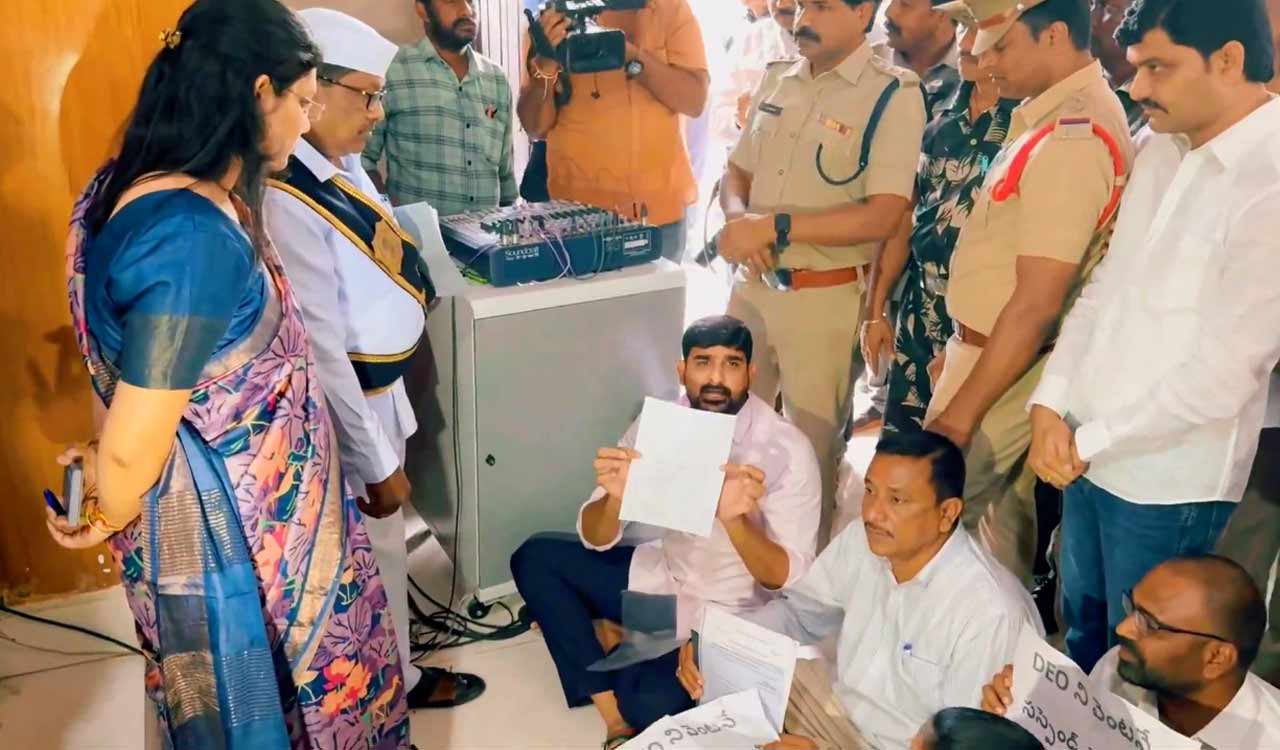 Case booked against BRS MLA Kaushik Reddy for obstructing duty