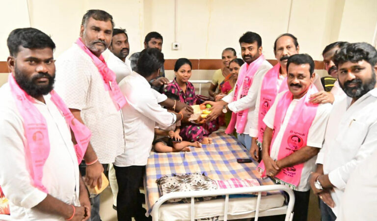 BRS leaders distributed fruits and bread to patients in Khammam marking BRS working president KT Rama Rao’s birthday.
