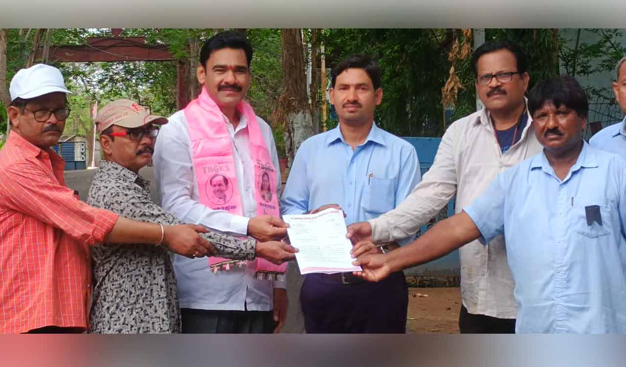 Coal workers’ union launches stir against privatization of coal mines in Mancherial