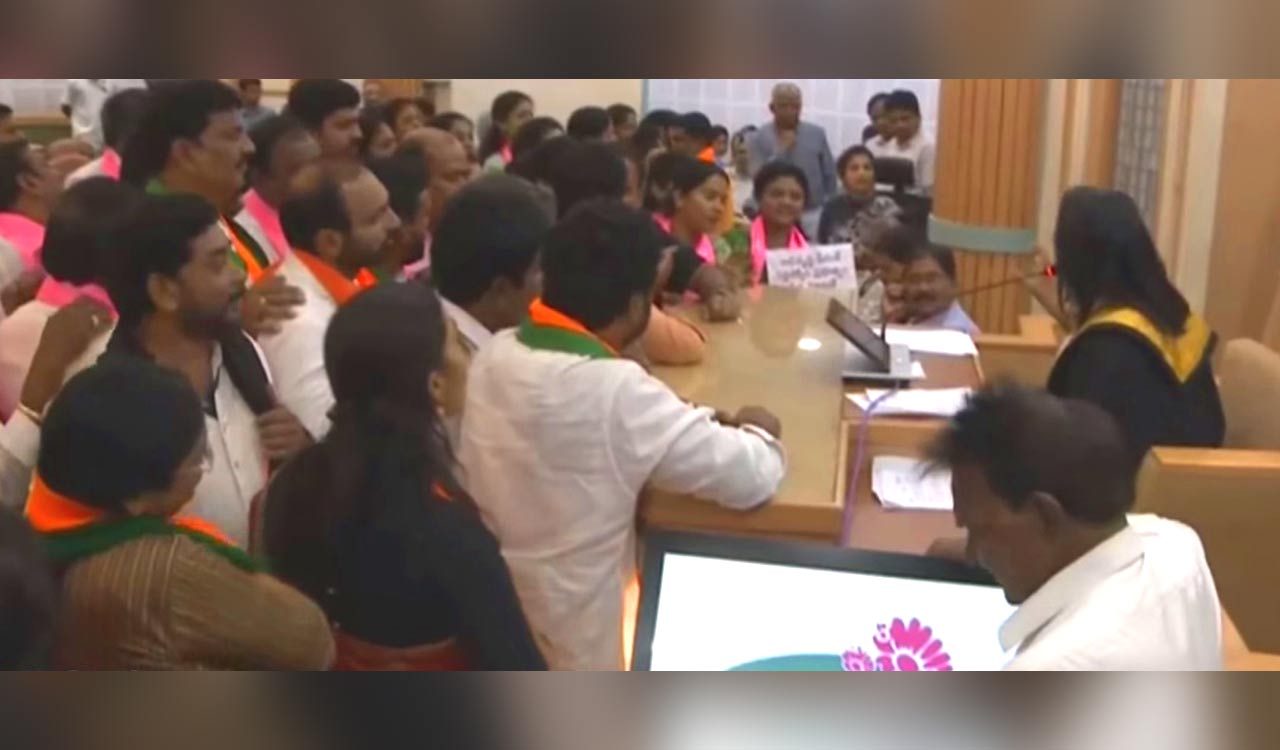 Corporators demand HMWSSB MD to be present, house adjourned for second time