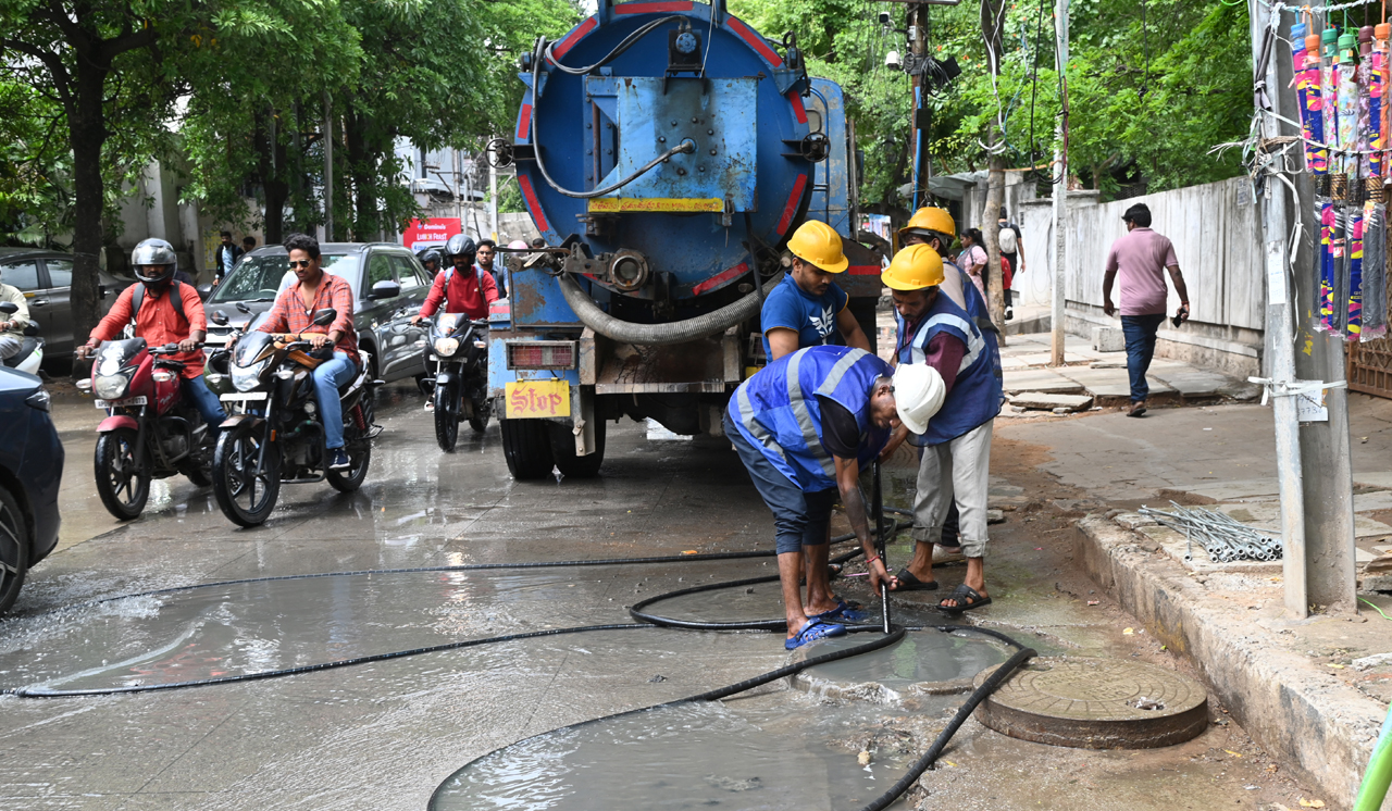 Monsoon emergency teams on high alert in Hyderabad: GHMC