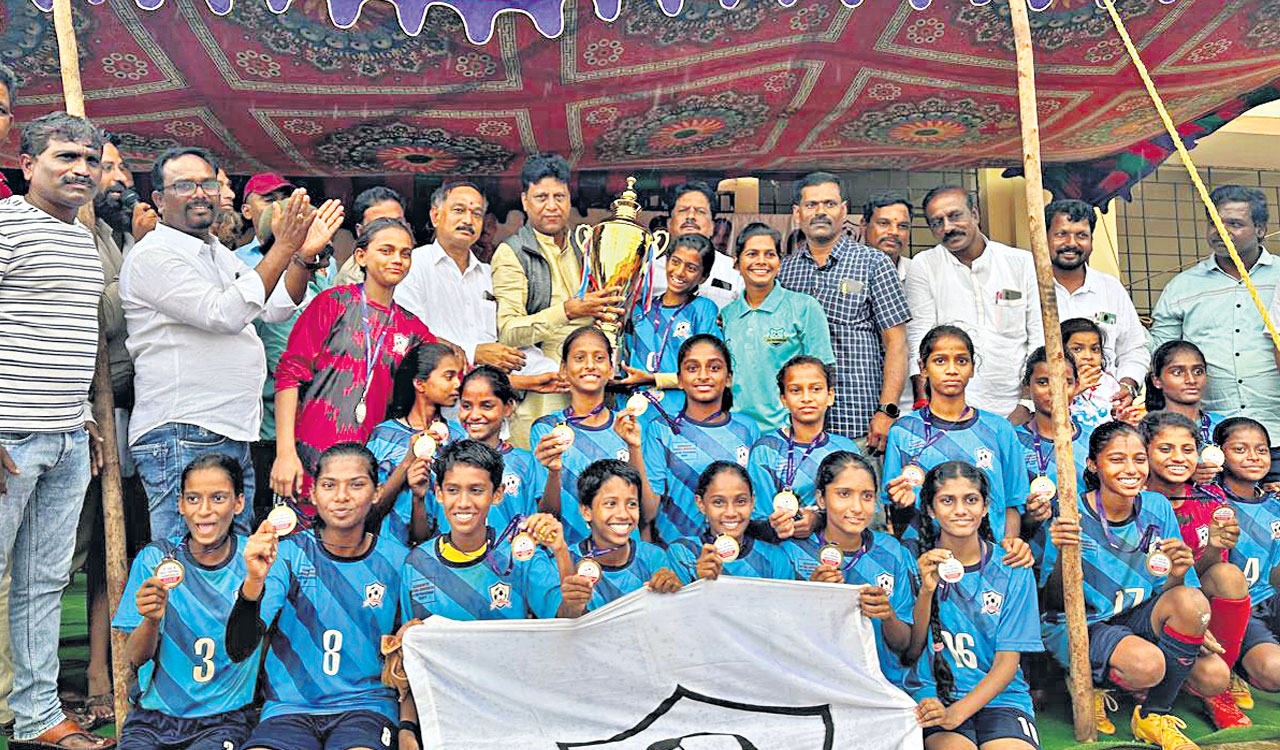 Mahabubnagar lift 10th Sub-Junior Girls Inter-District Football trophy