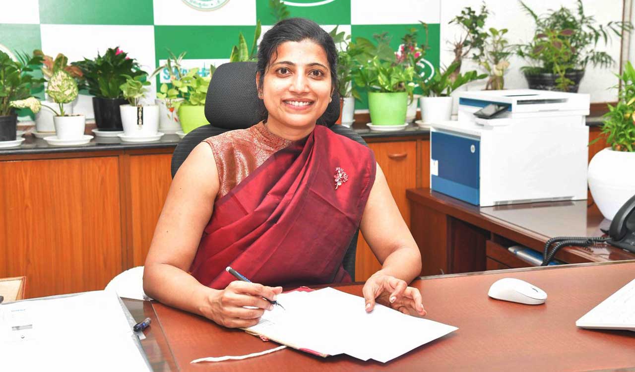 GHMC Commissioner Amrapali orders focus on Swachh Autos’ attendance