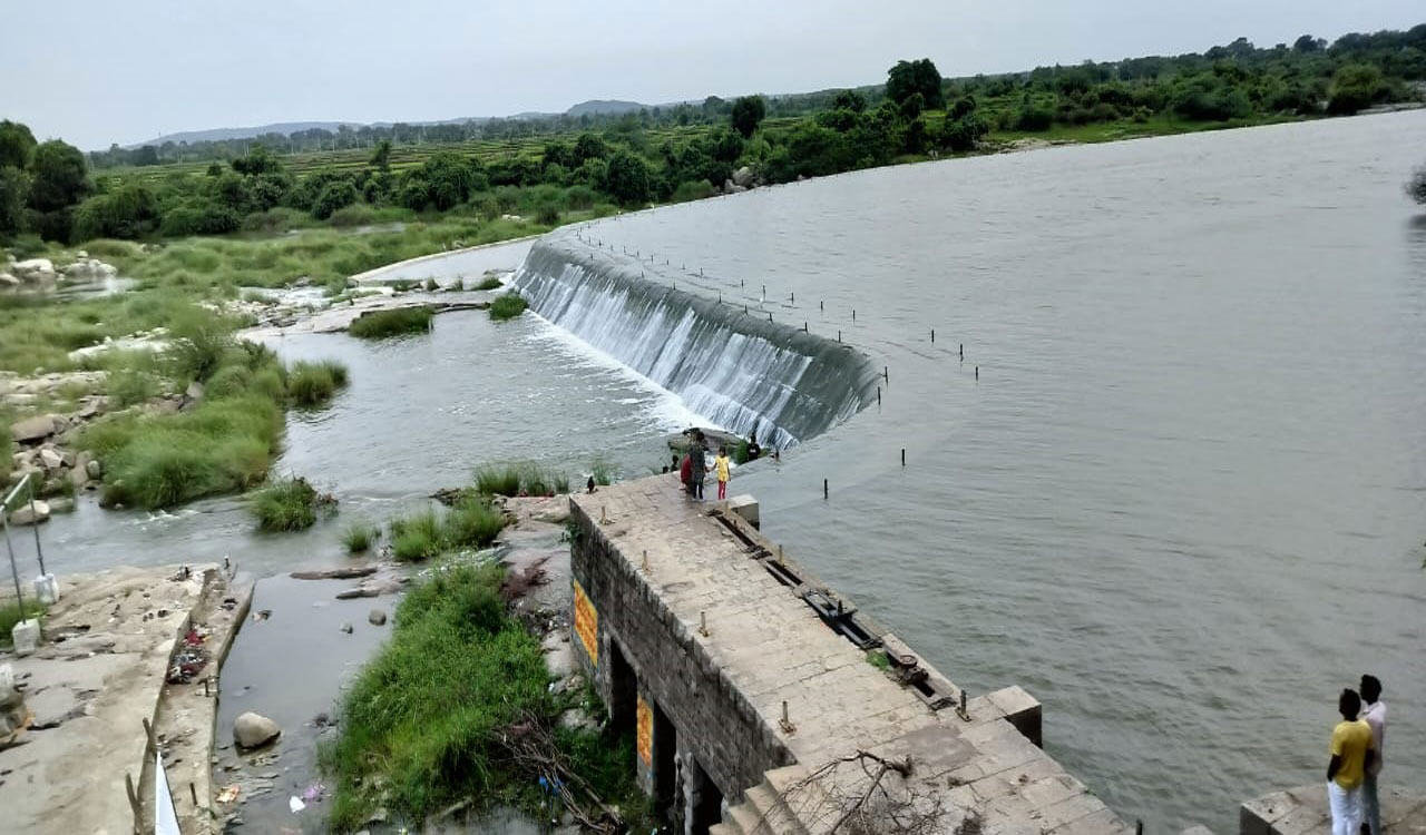 Ghanpur anicut overflows in Medak-Telangana Today