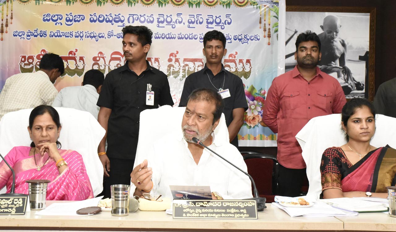 Health Minister miffed with Sangareddy DMHO’s negligent reply over medicine shortage