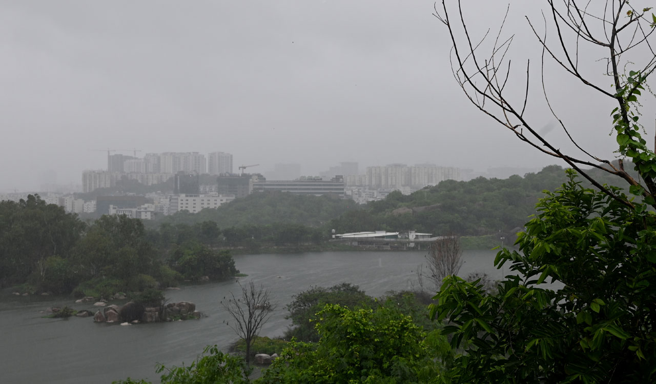 Continuous drizzle soaks Hyderabad, yellow alert for districts across Telangana