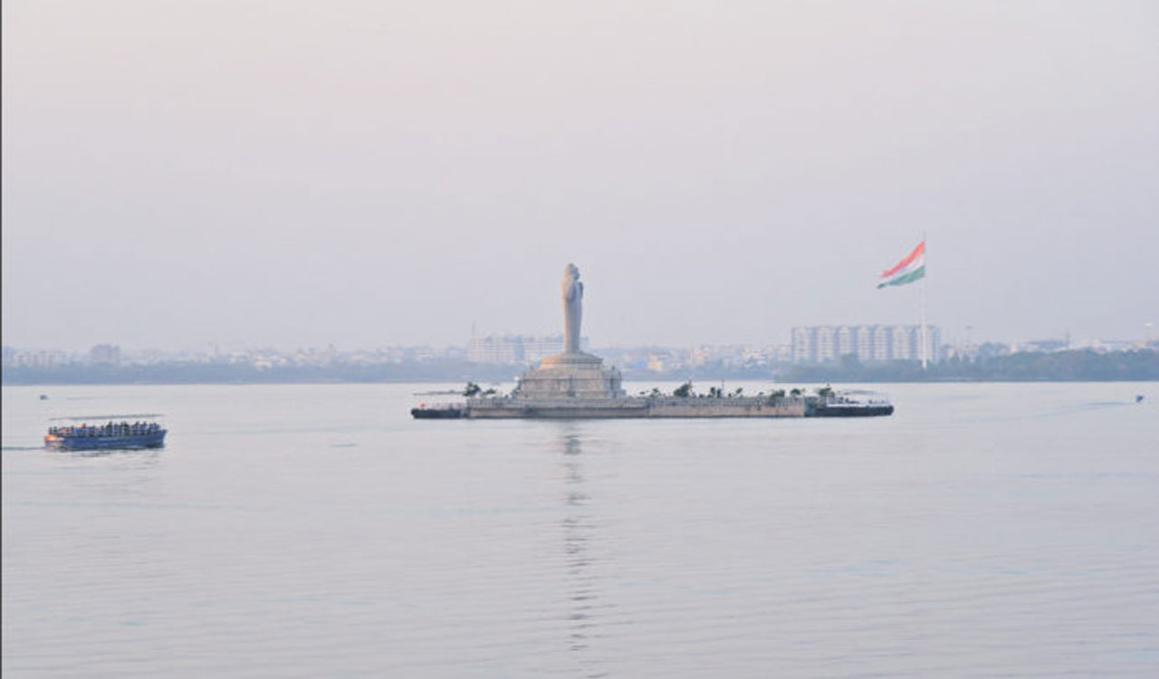Hyderabad wakes up to breezy weather, may witness light showers
