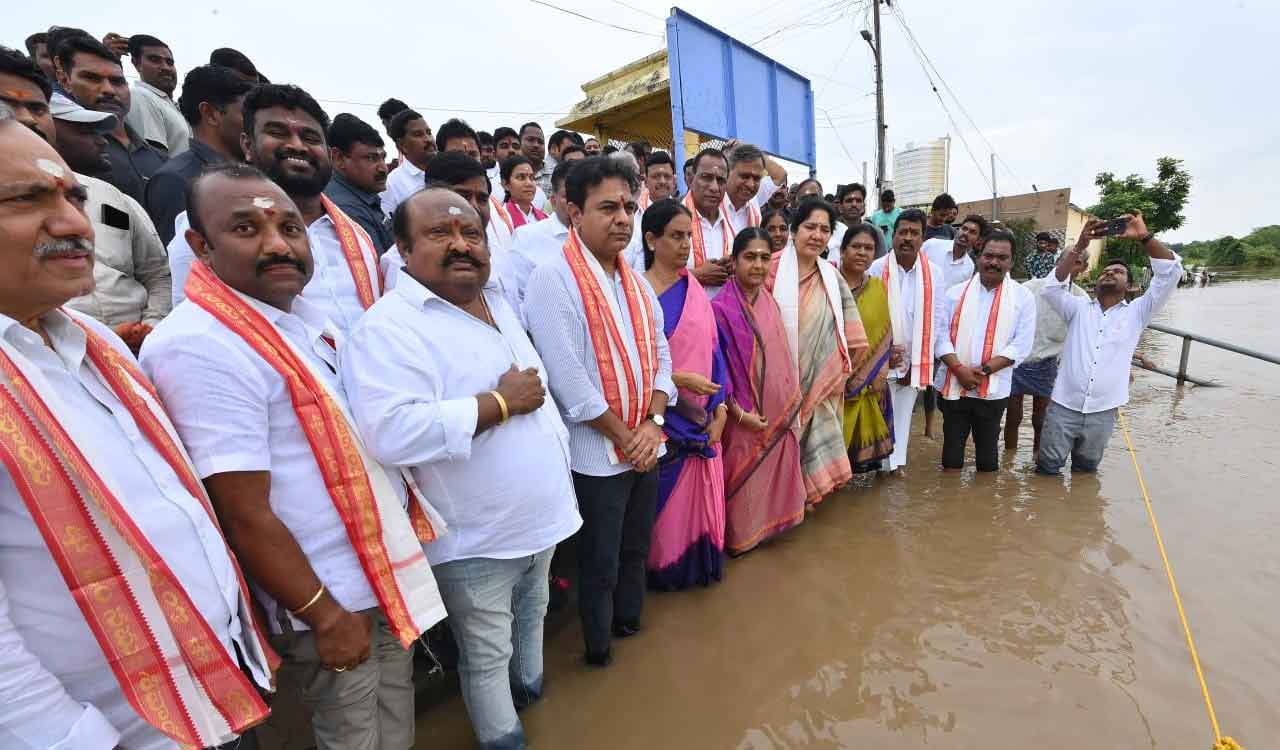 KTR asks State govt to pump water from Kannepally pump house