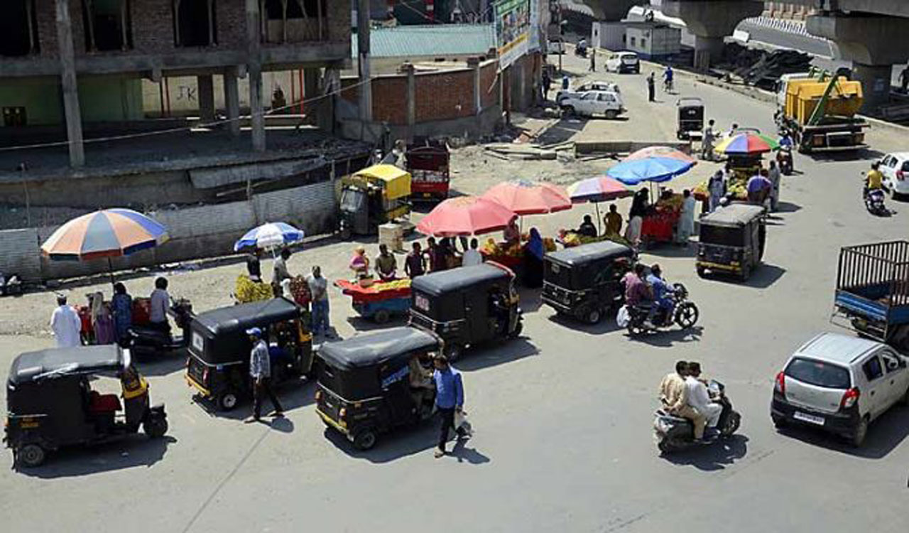 Unprecedented heatwave grips Kashmir valley, schools closed to protect kids