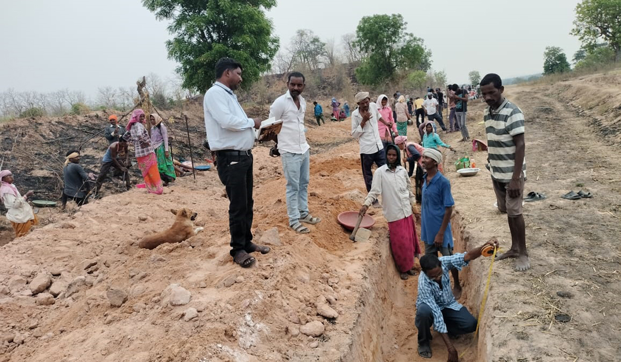 Khammam: Lack of coordination among Ministers delays pay scale implementation for NREGS staff