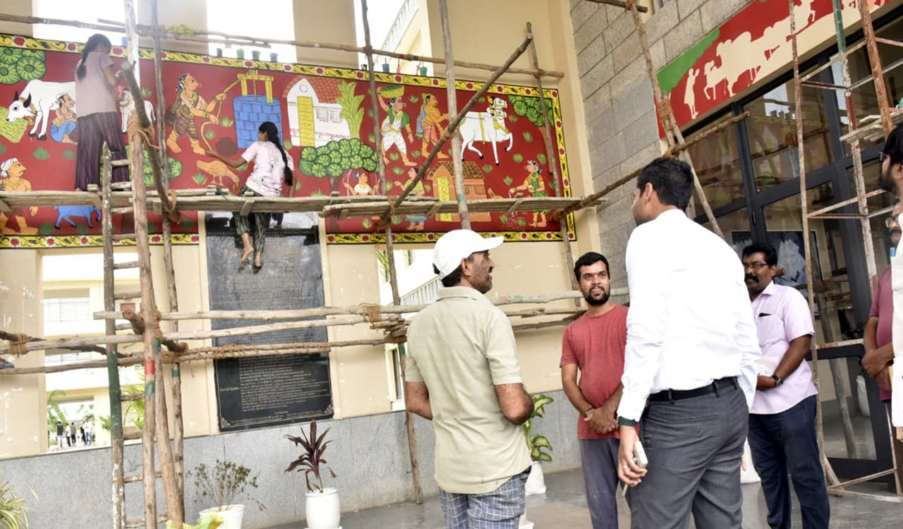 Khammam Collectorate being adorned with Cheriyal Nakashi art