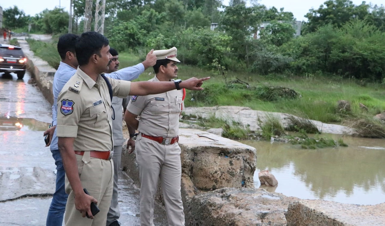 Kothagudem SP asks police to be available to public amid heavy rains
