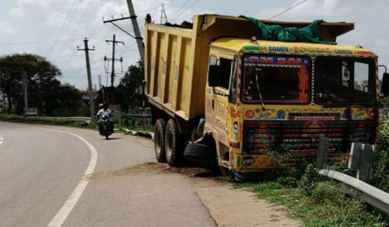 Man dies as truck hits two-wheeler in Sangareddy