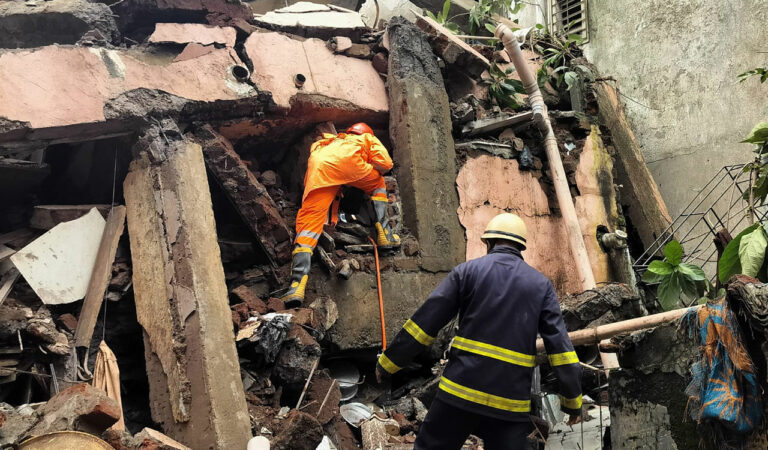 Building collapses in Navi Mumbai, residents escape death by a whisker