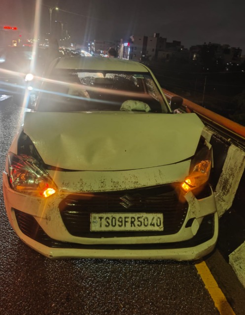 Hyderabad: Vehicular movement sluggish due to accidents at different places and incessant drizzle