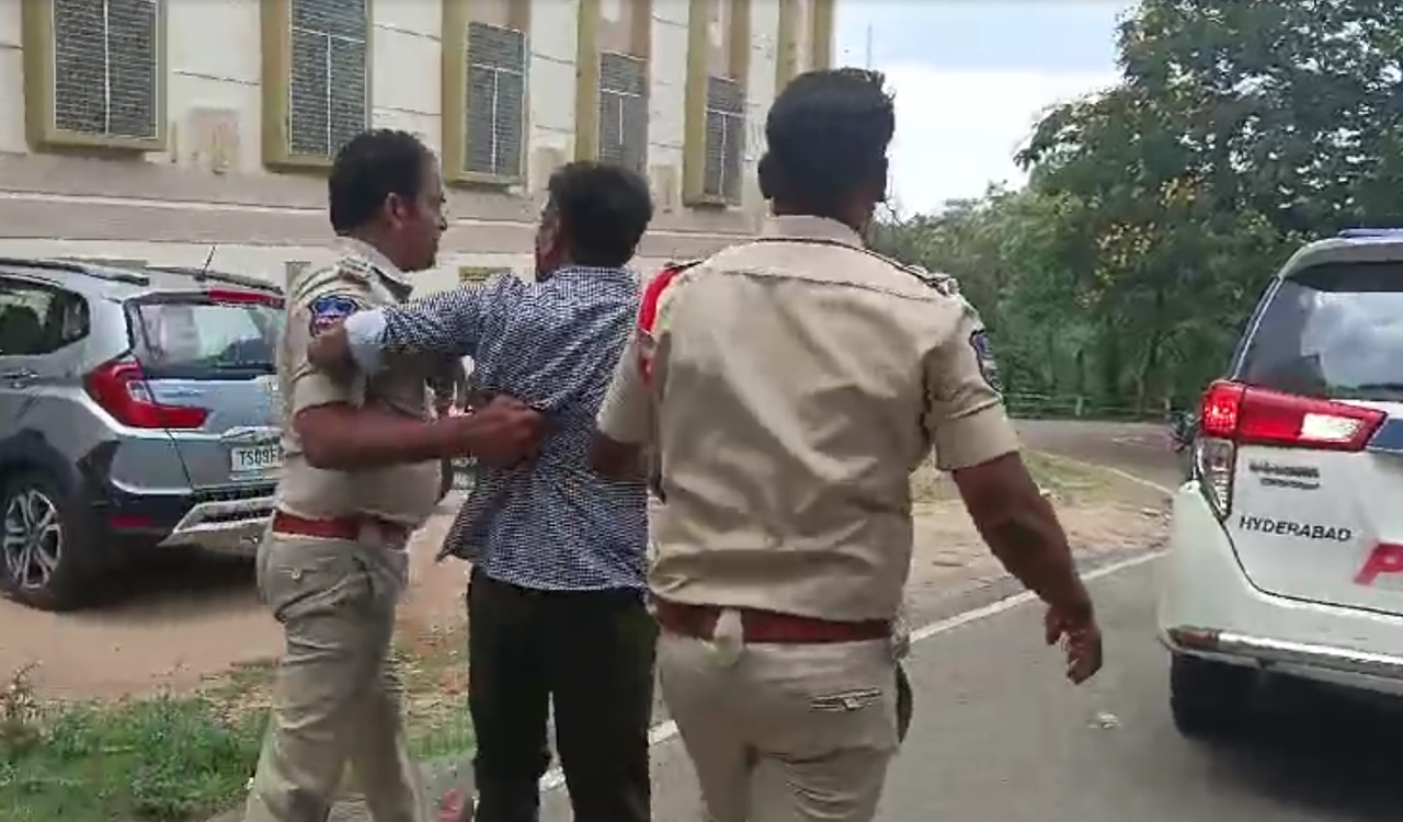 Scribes in Adilabad condemn police action on journalists